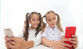 Okulda Telefon – Akıllı Telefonlar Yasaklanmalı mı?