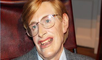 Stephen Hawking – “İnsanlığı Kendi Eseri Olan Tehlikeler Tehdit Ediyor.”